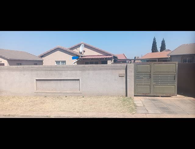 3 BEDROOM FREEHOLD FOR SALE IN WINDMILL PARK